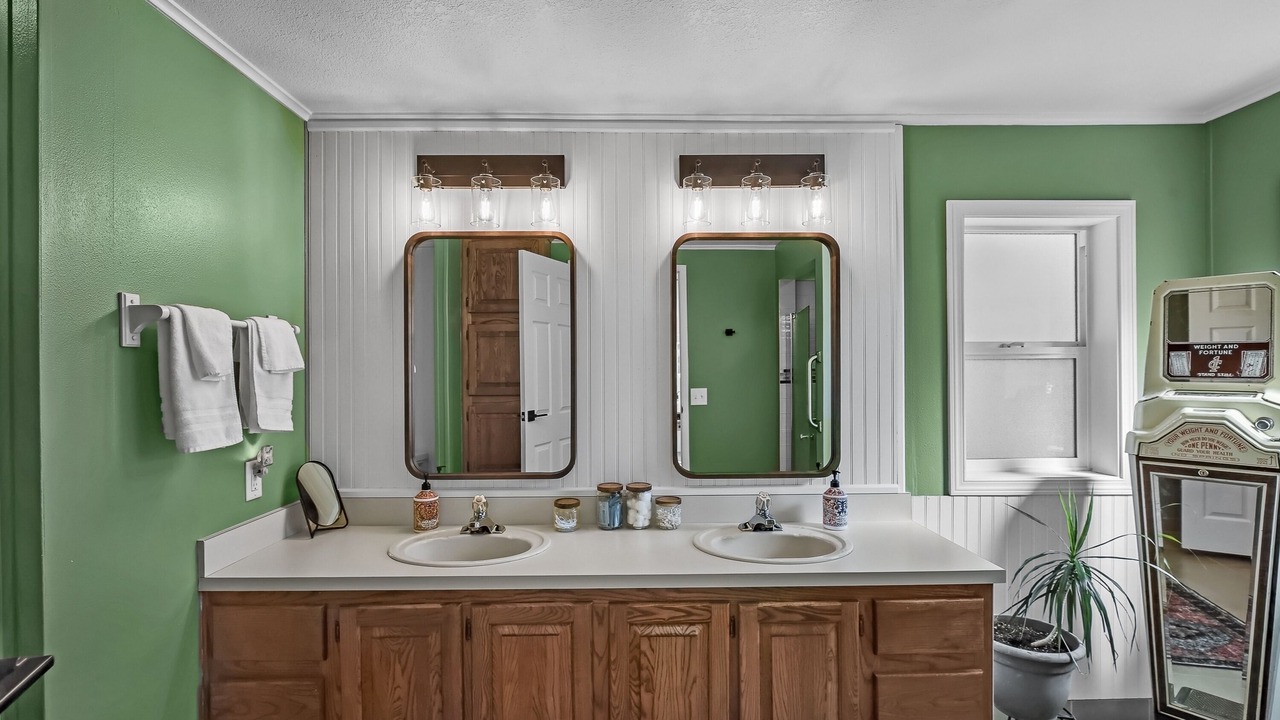 Photo of Bathroom in Cascade