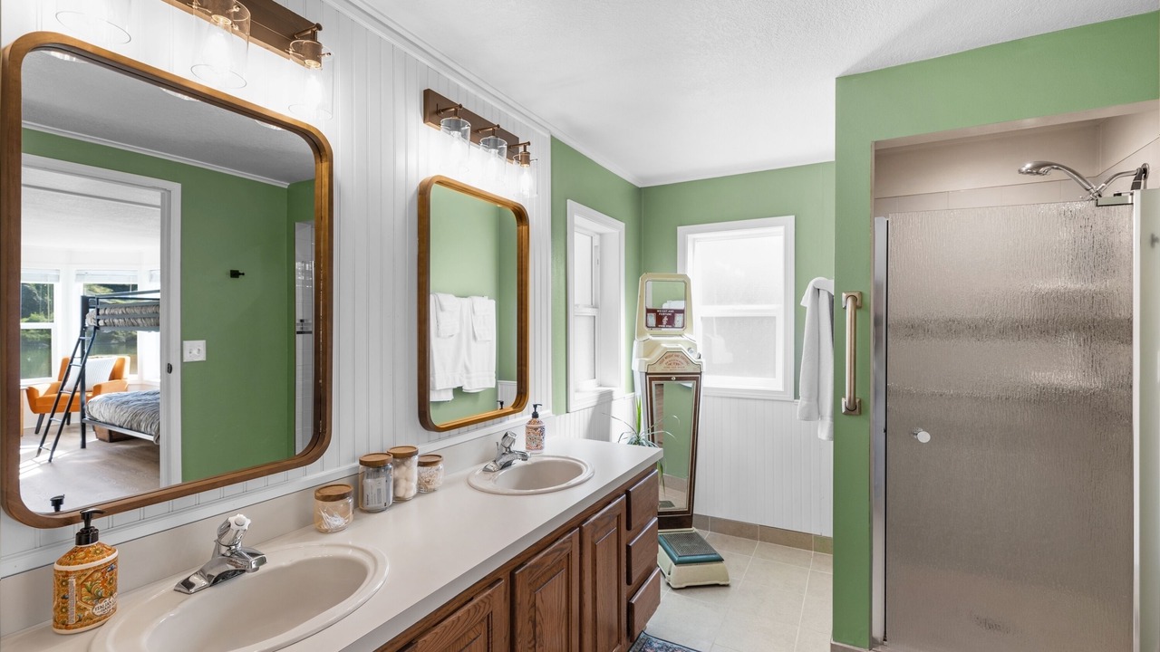 Photo of Bathroom in Cascade