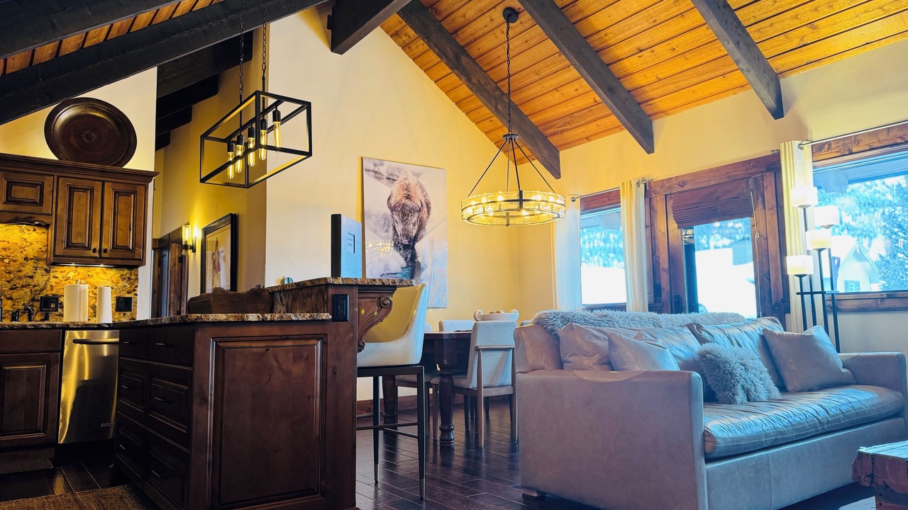 Photo of Livingroom in Big Sky Meadow Village