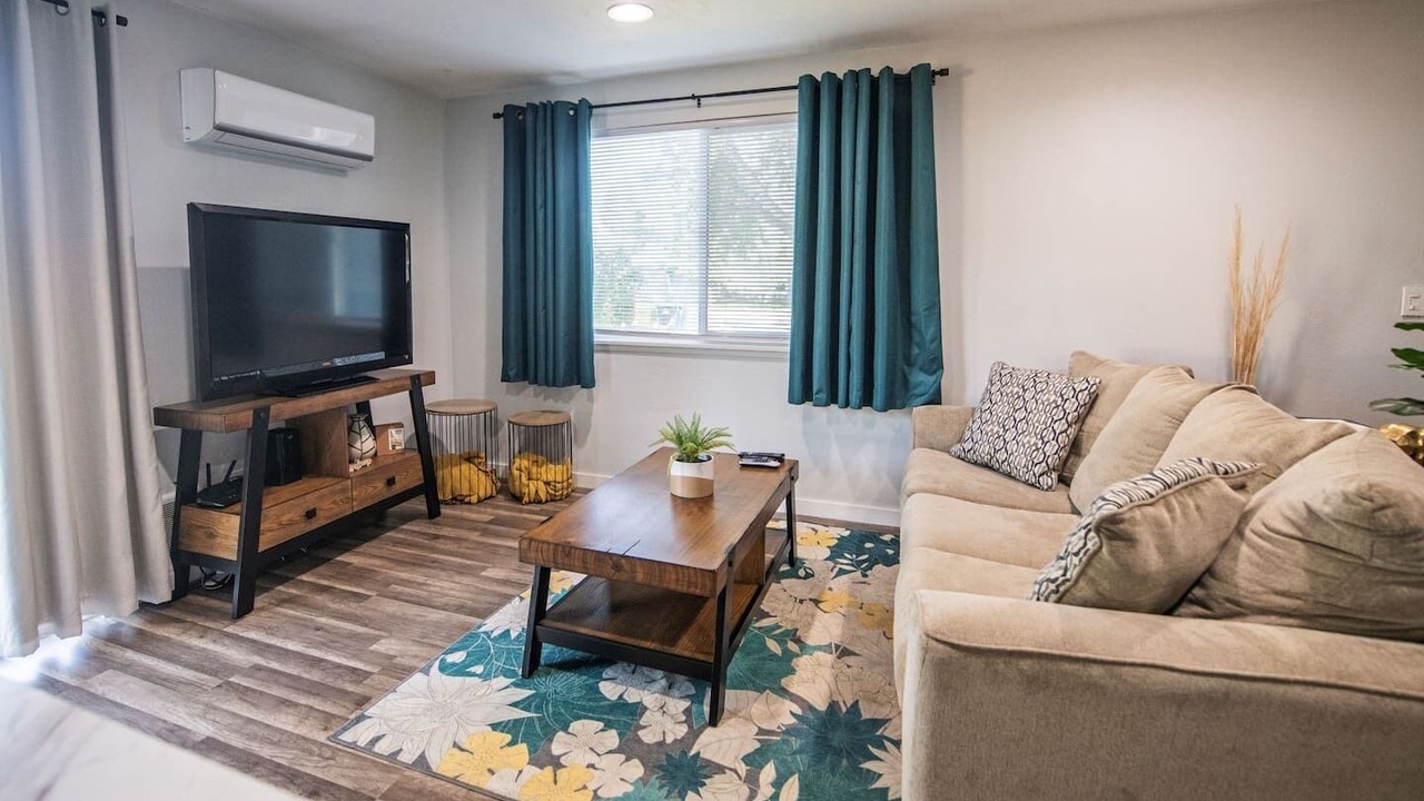 Photo of Livingroom in West Valley