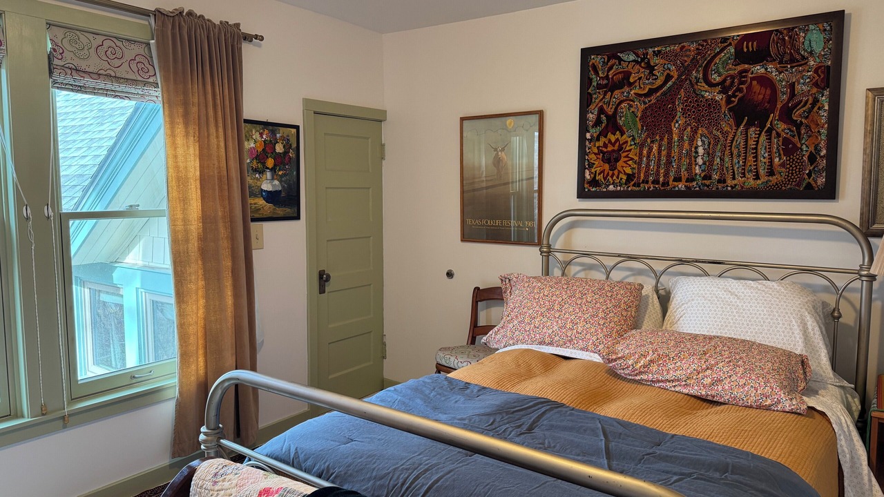 Photo of Bedroom in University District