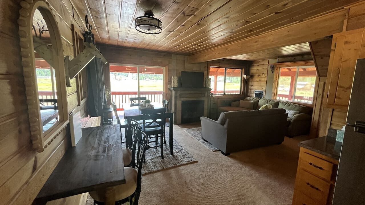 Photo of Livingroom in Meadow View Heights