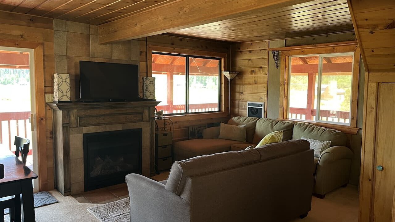 Photo of Livingroom in Meadow View Heights