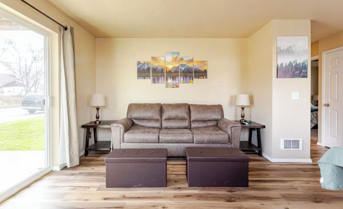 Photo of Livingroom in Franklin to the Fort