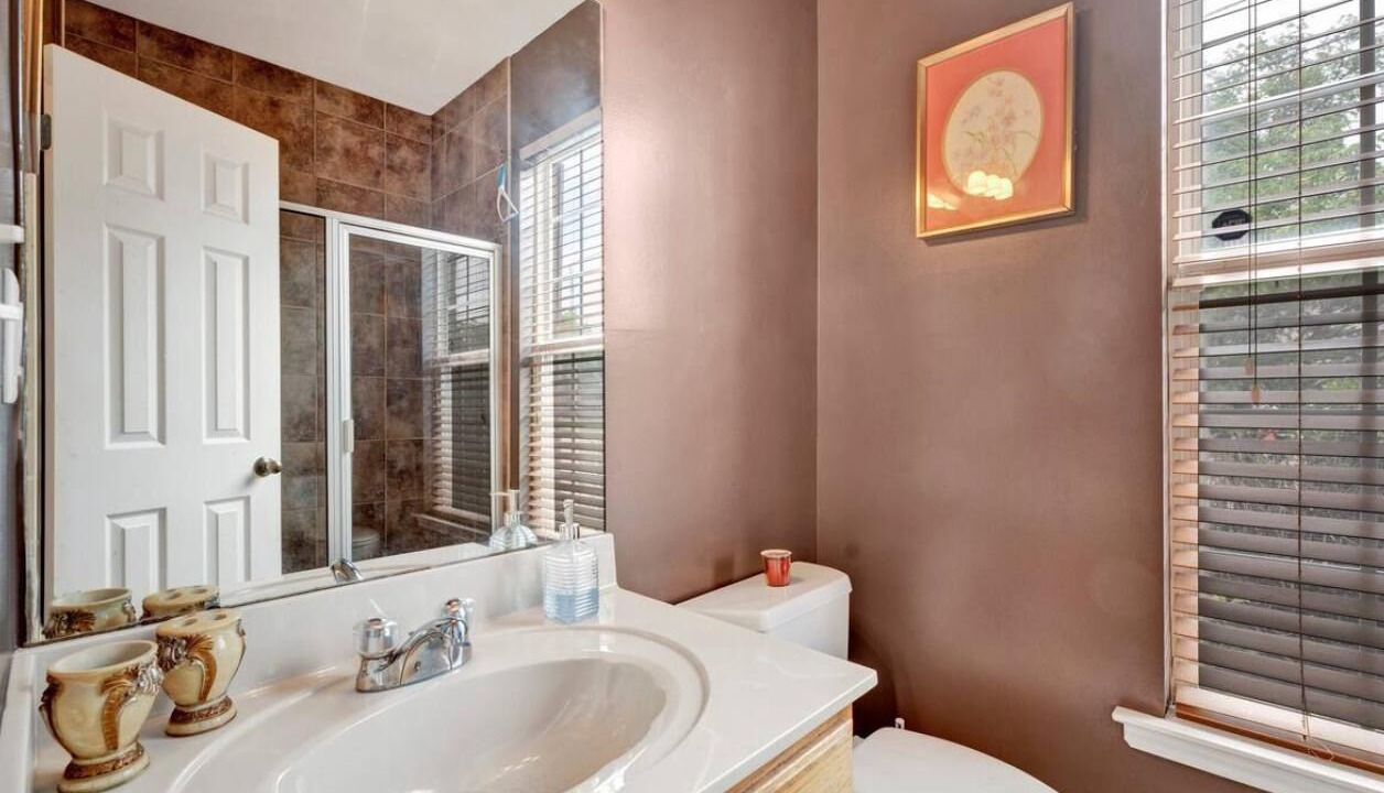 Photo of Bathroom in Pinch District