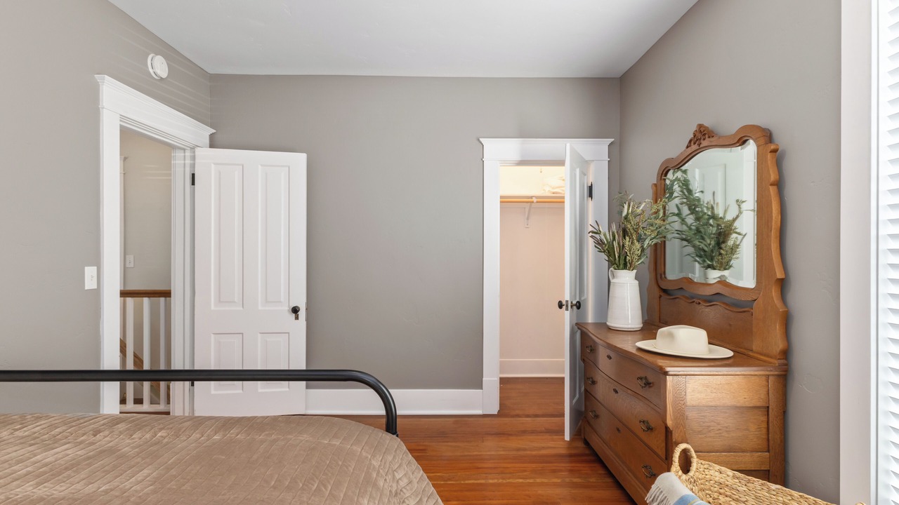 Photo of Bedroom in Historic Livingston