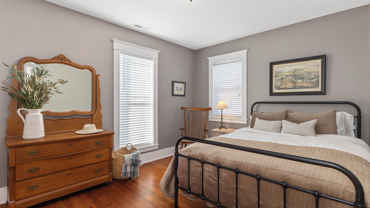Photo of Bedroom in Historic Livingston