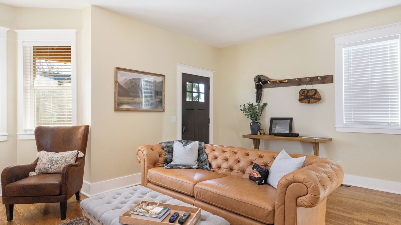 Photo of Livingroom in Historic Livingston