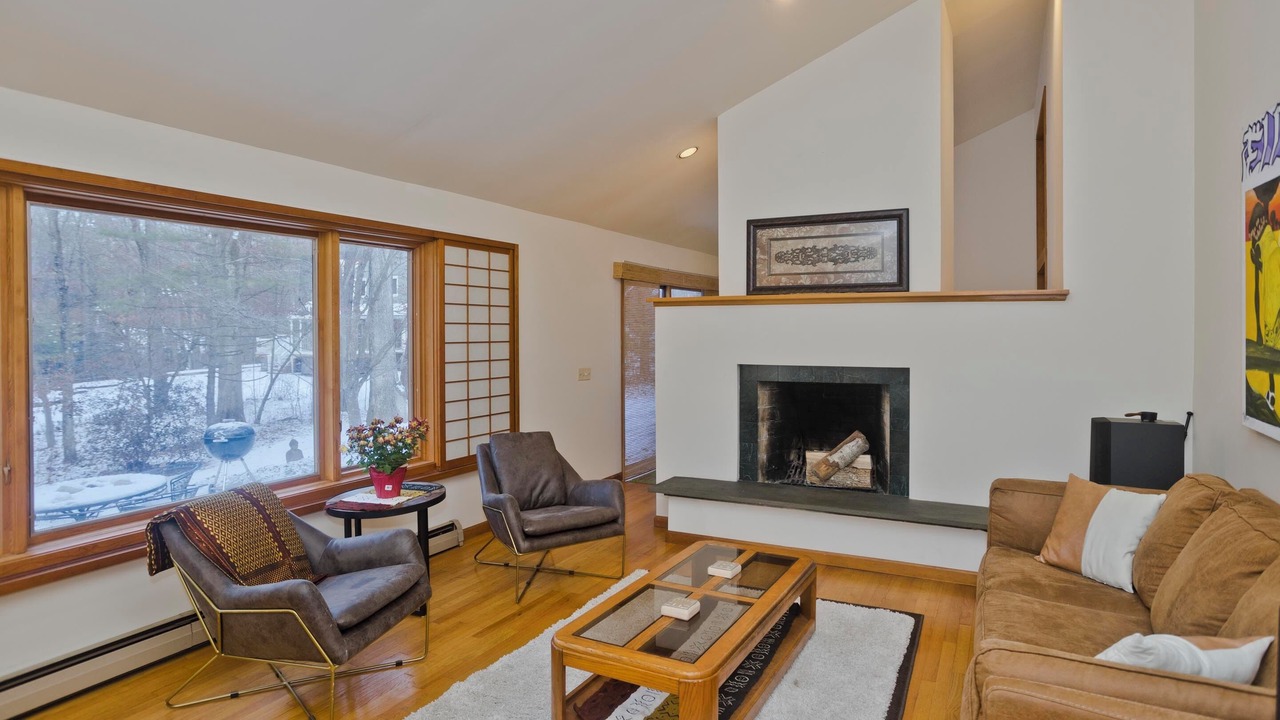 Photo of Livingroom in Amherst