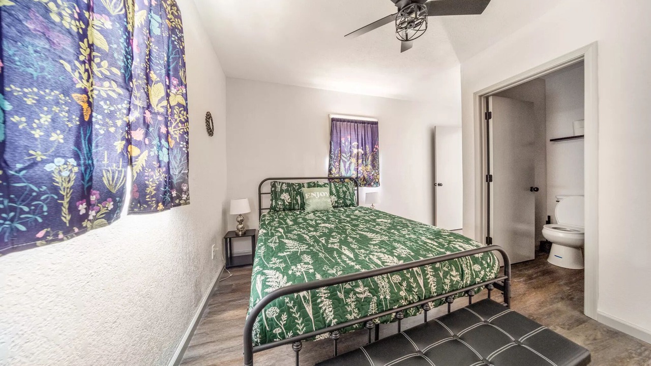 Photo of Bedroom in Cuyahoga Falls