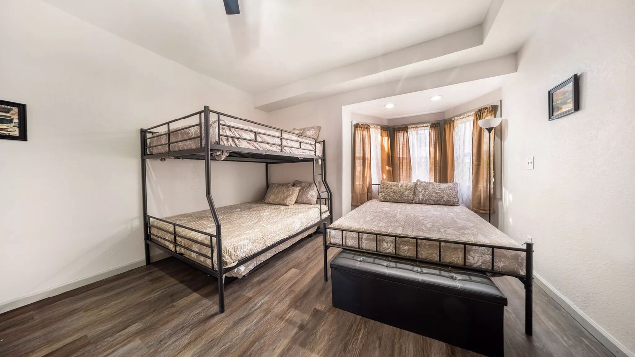 Photo of Bedroom in Cuyahoga Falls