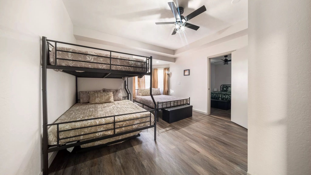Photo of Bedroom in Cuyahoga Falls