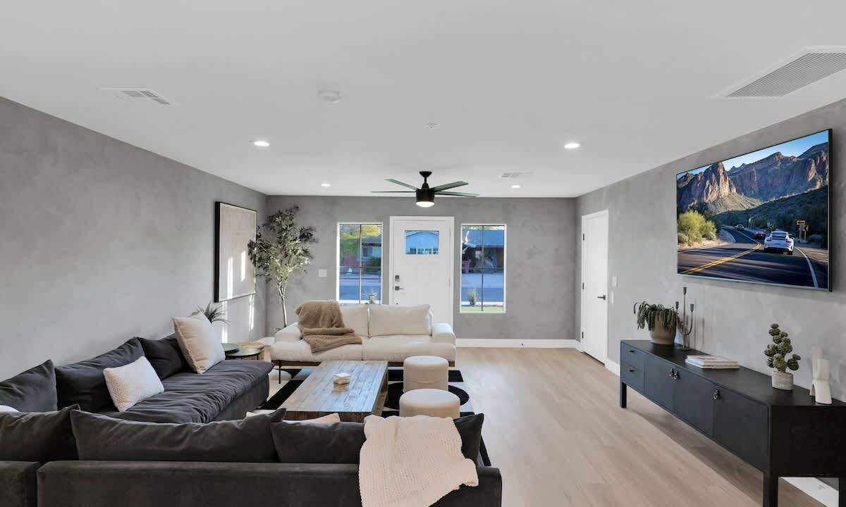 Photo of Livingroom in Scottsdale Estates Nine