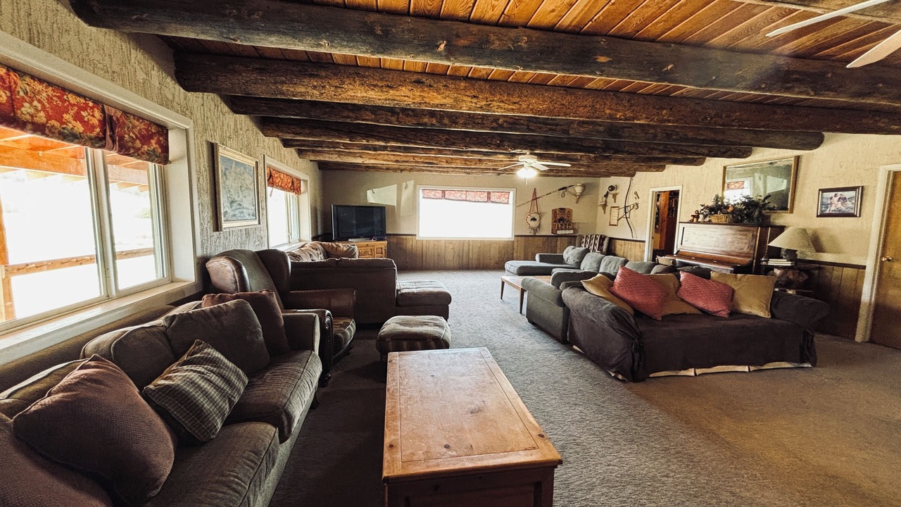Photo of Livingroom in West Yellowstone