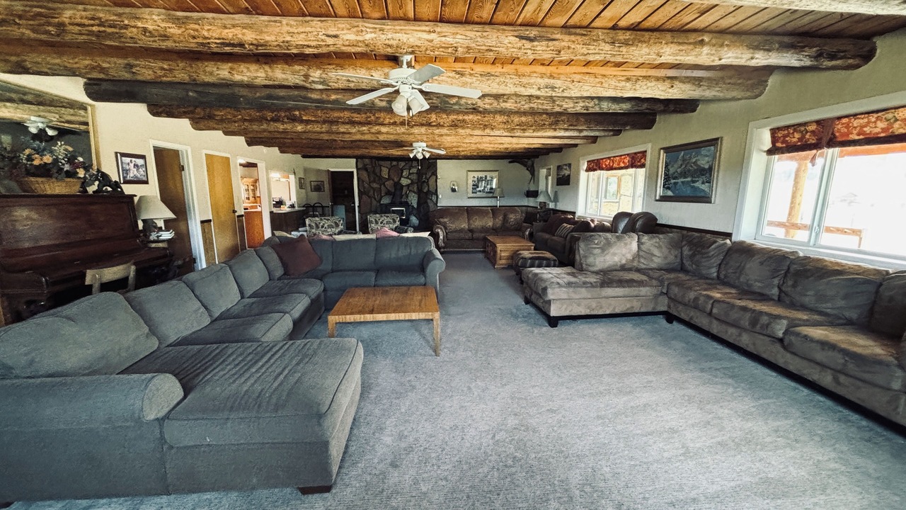 Photo of Livingroom in West Yellowstone