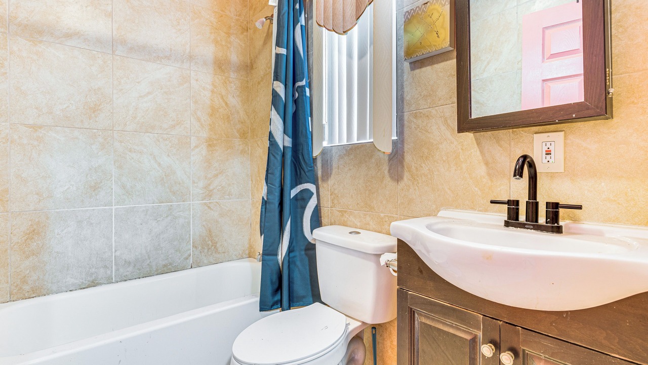 Photo of Bathroom in Crenshaw