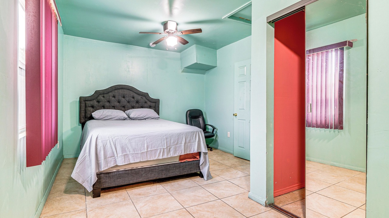 Photo of Bedroom in Crenshaw