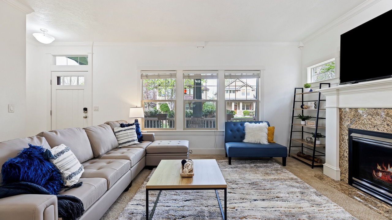 Photo of Livingroom in Eagle