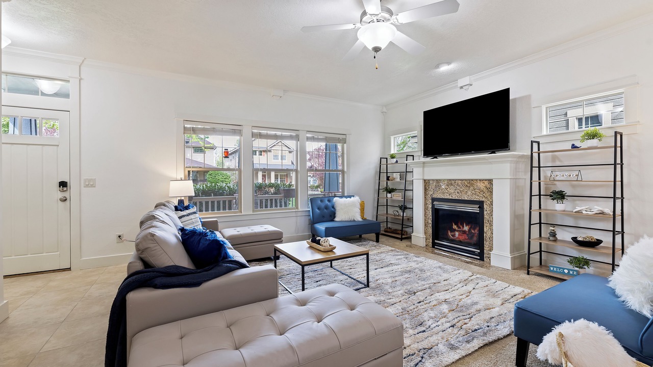 Photo of Livingroom in Eagle