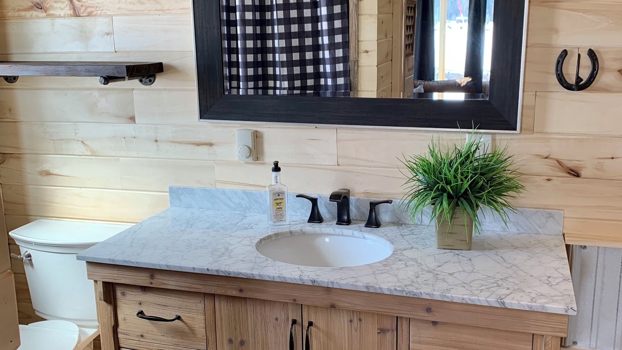Photo of Bathroom in Island Park