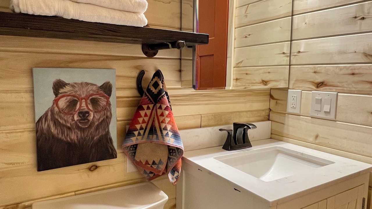 Photo of Bathroom in Island Park