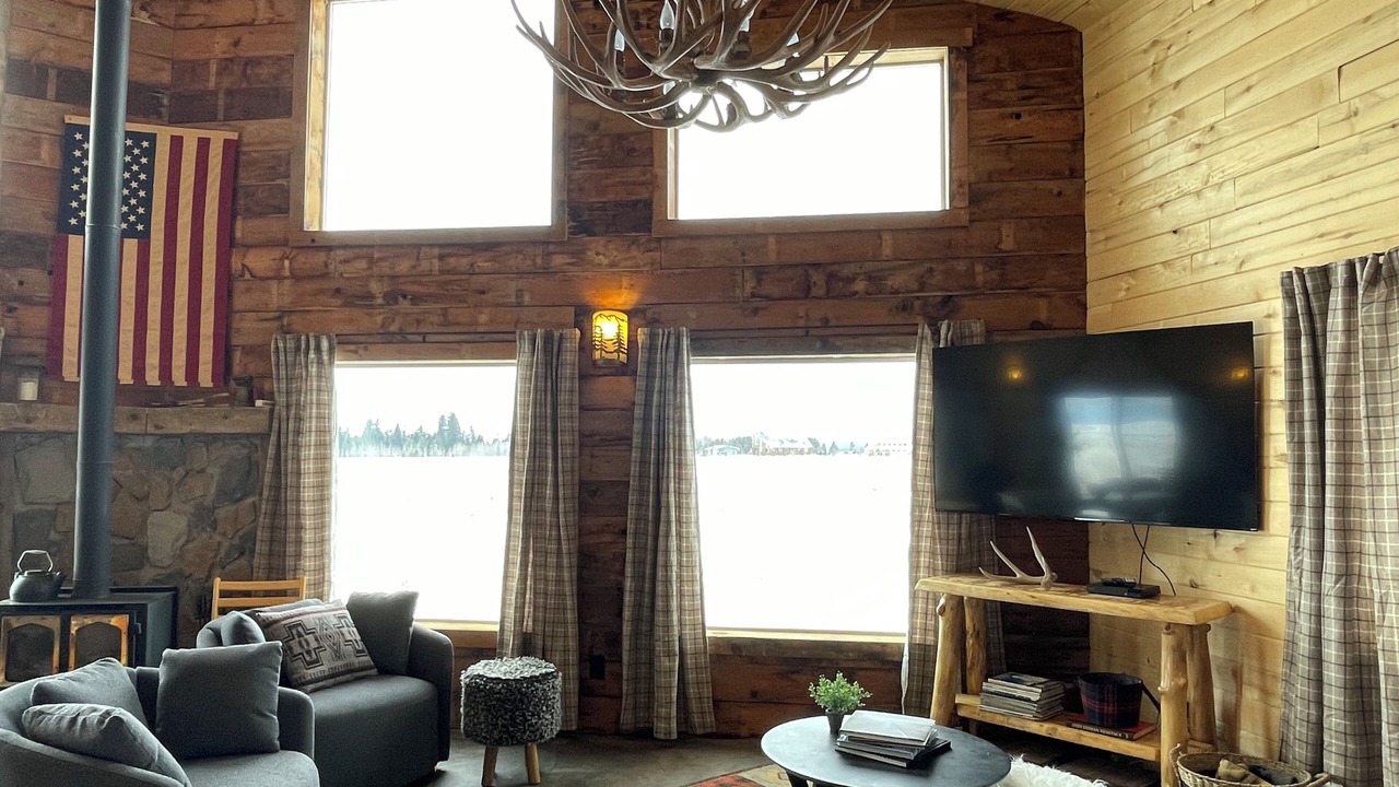Photo of Livingroom in Island Park