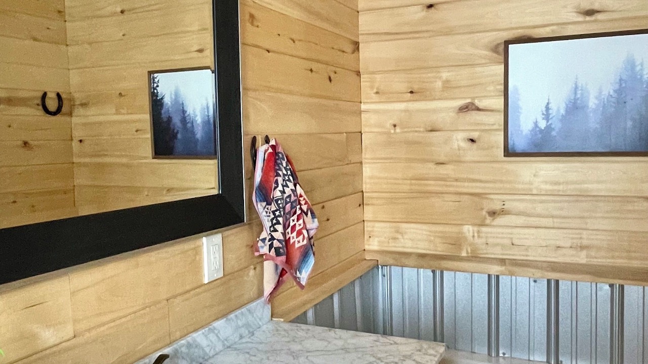 Photo of Bathroom in Island Park
