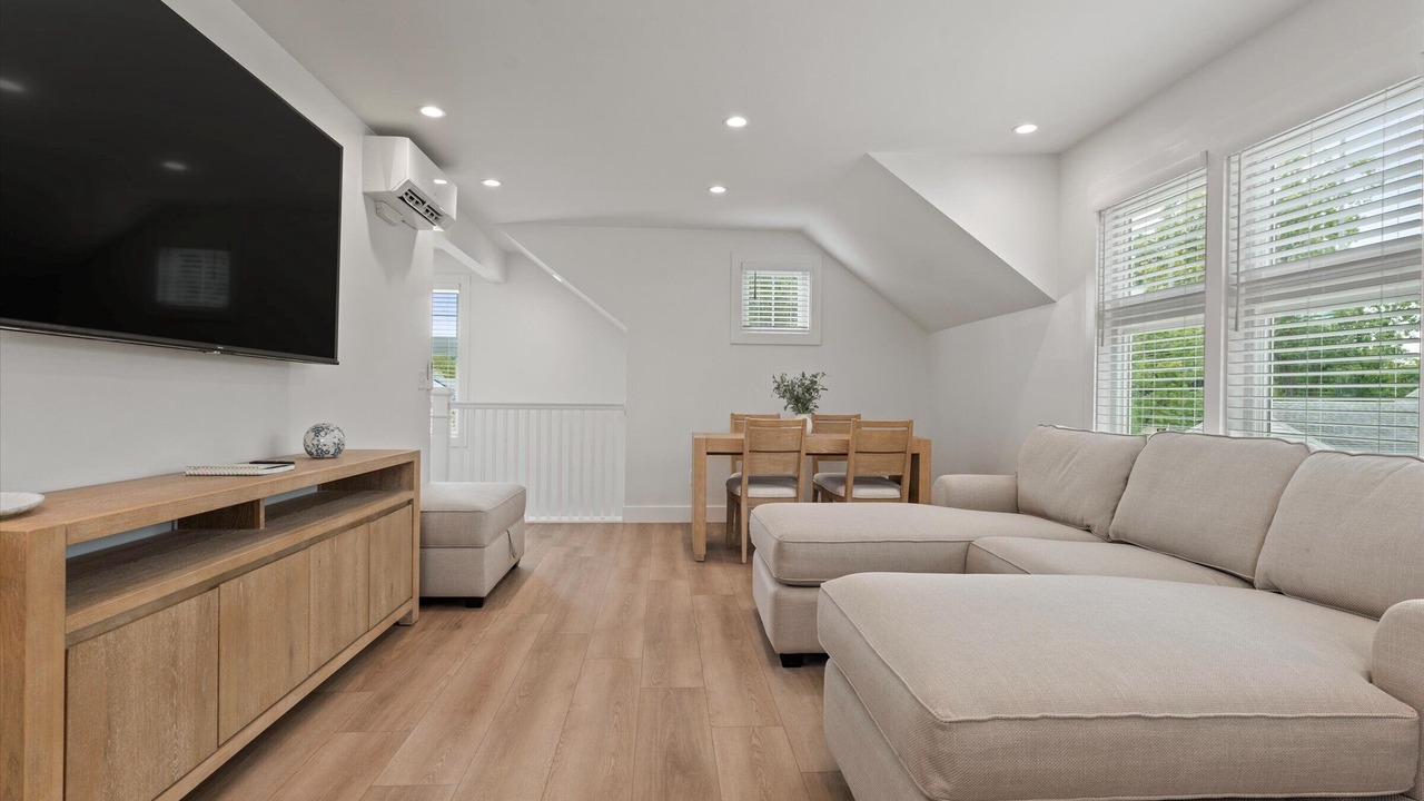 Photo of Livingroom in Wooded Estates