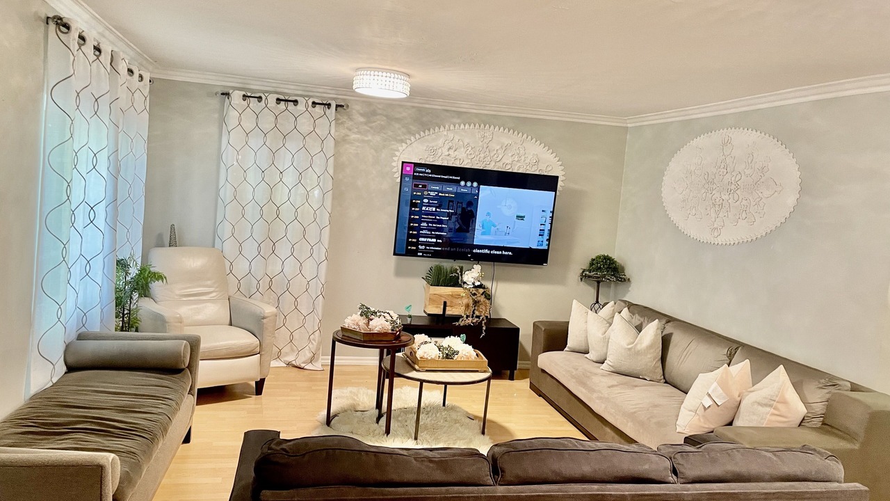 Photo of Livingroom in West Los Angeles