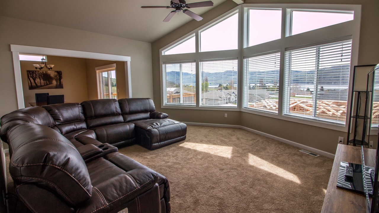 Photo of Livingroom in Manson