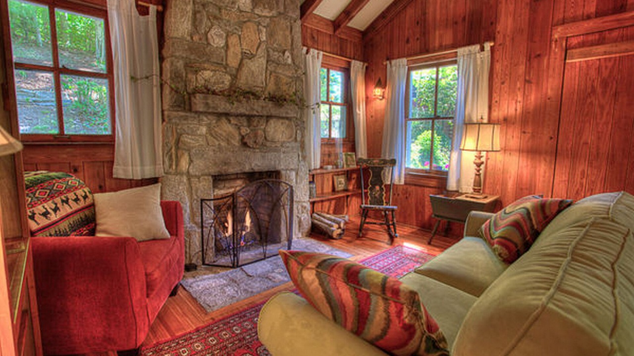 Photo of Livingroom in Laurel Park