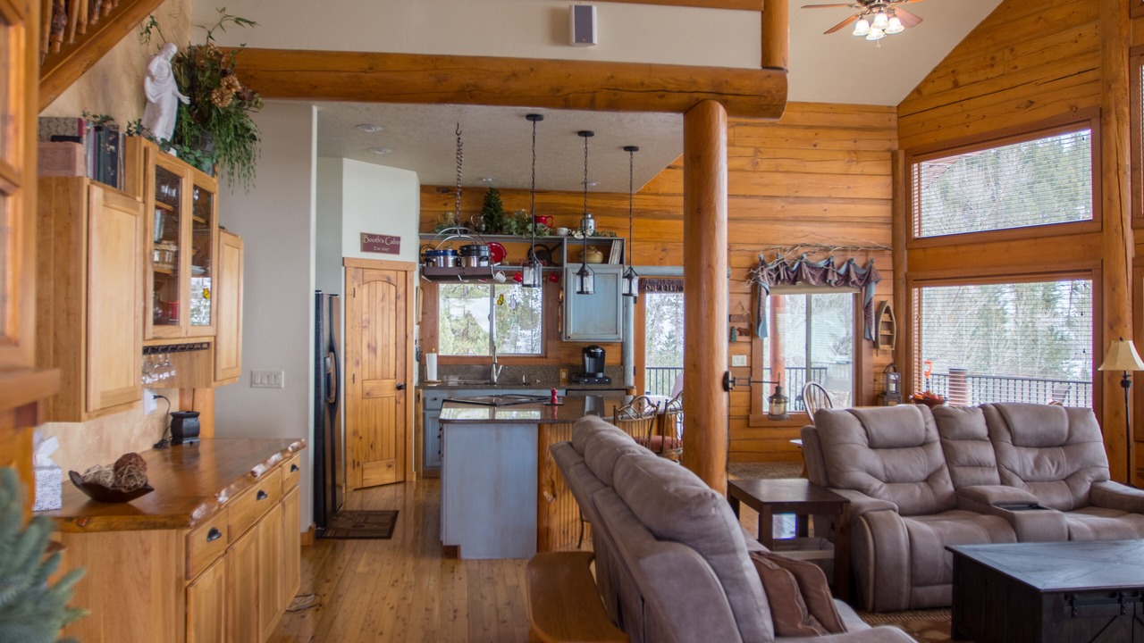Photo of Livingroom in Garden Valley