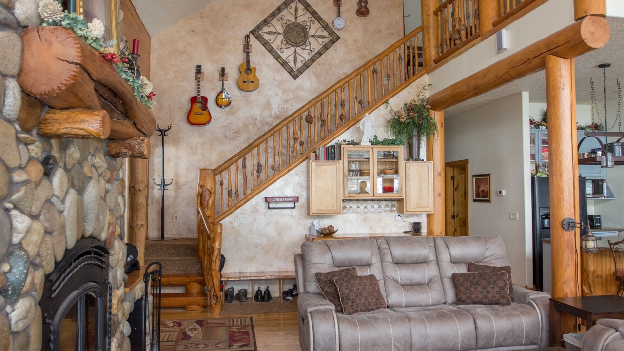 Photo of Livingroom in Garden Valley