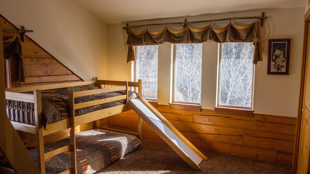 Photo of Bedroom in Garden Valley