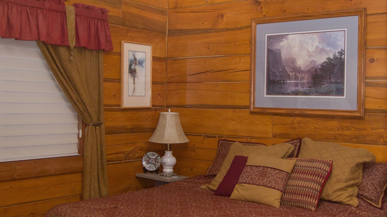 Photo of Bedroom in Garden Valley