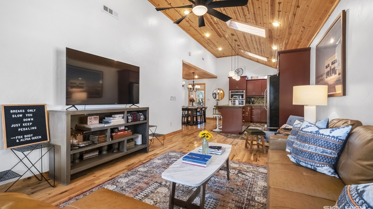 Photo of Livingroom in Downtown