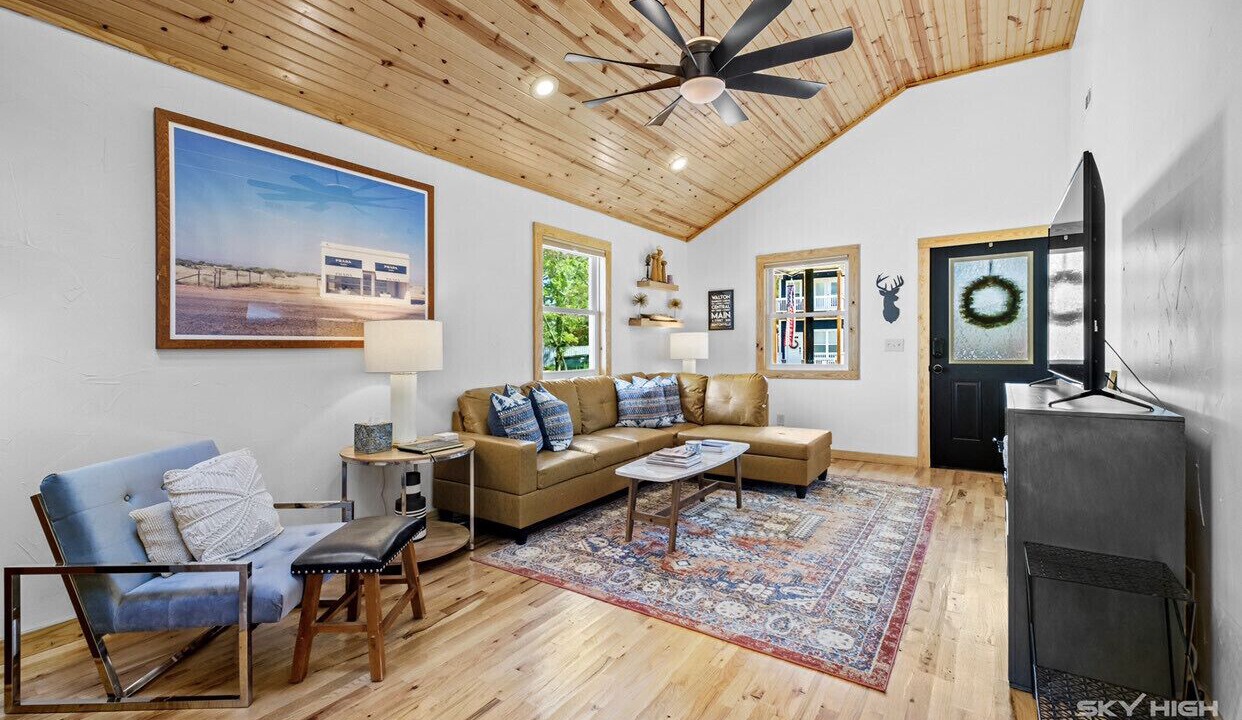 Photo of Livingroom in Downtown
