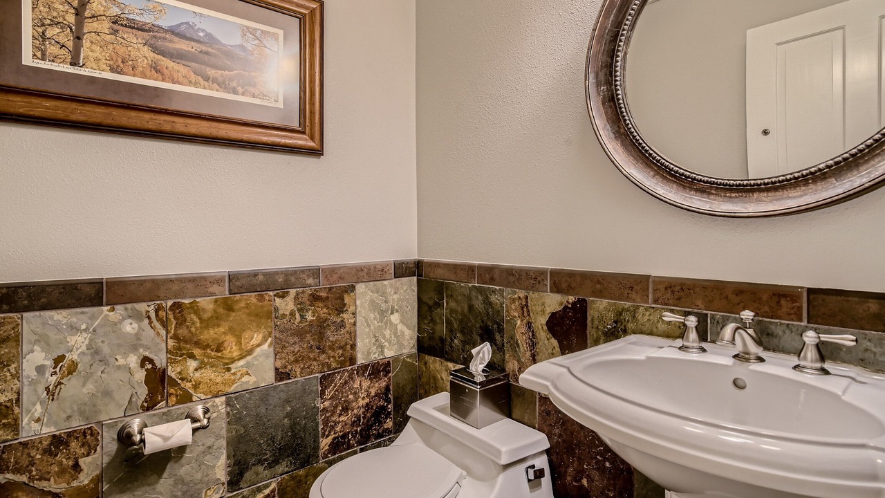 Photo of Bathroom in Peak 9