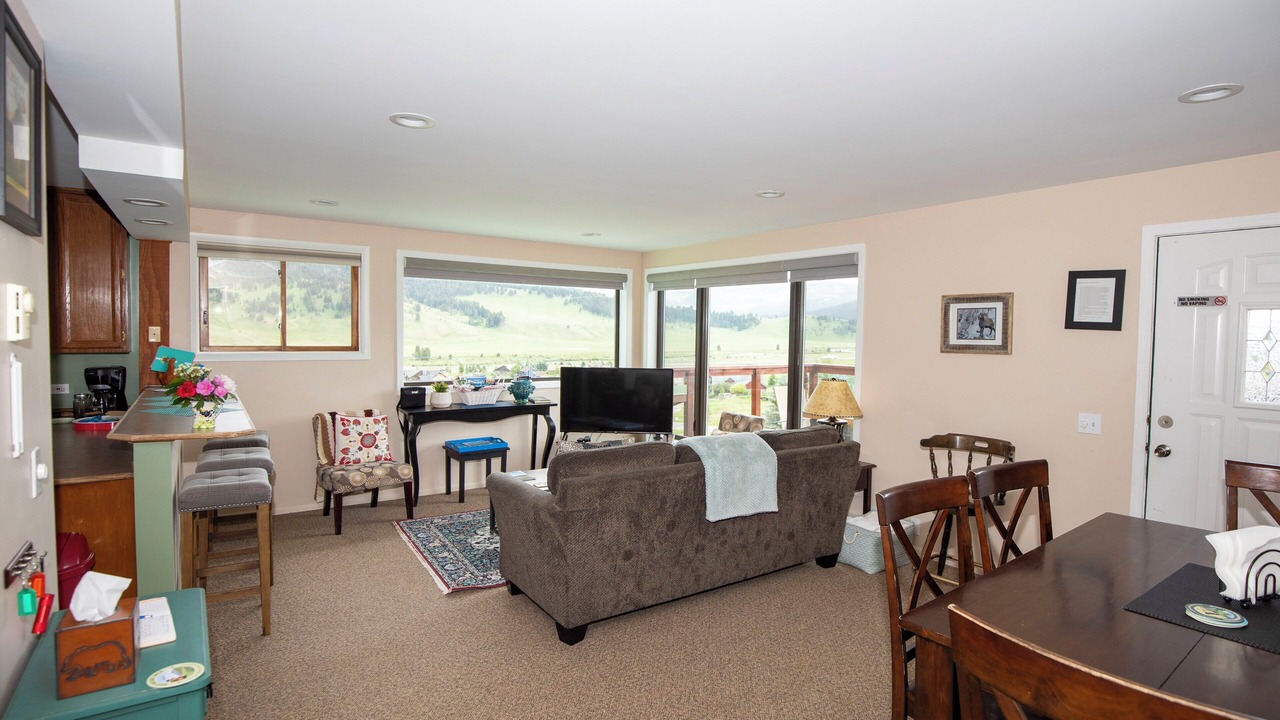 Photo of Livingroom in Gallatin Gateway
