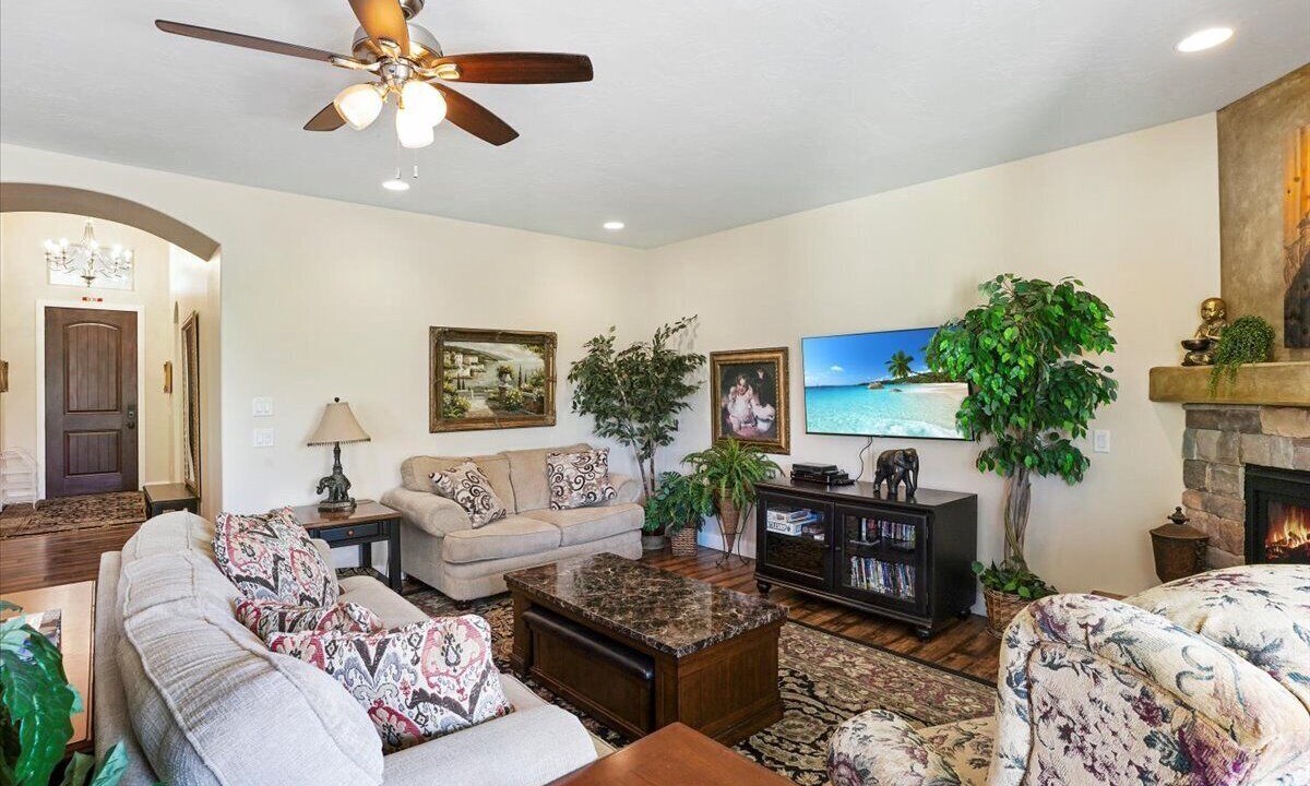 Photo of Livingroom in Hurricane