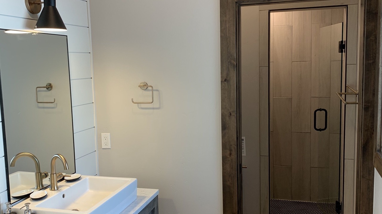 Photo of Bathroom in Island Park
