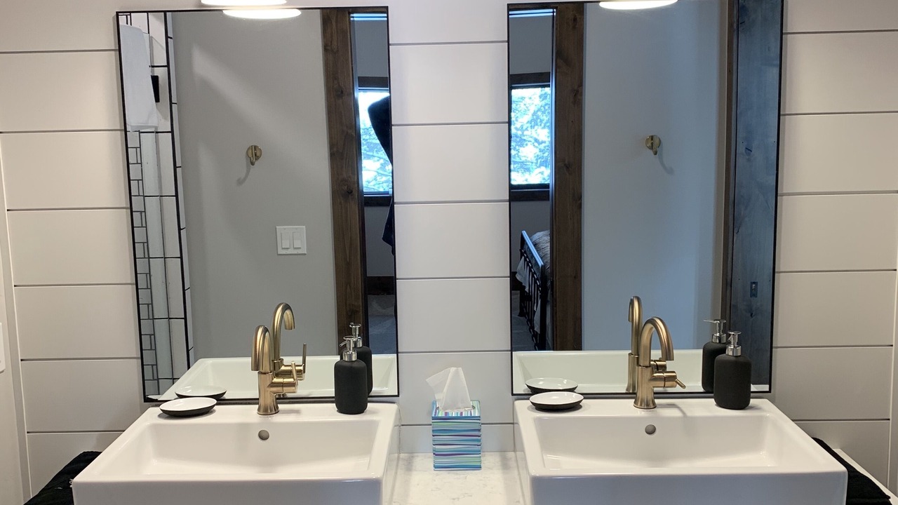 Photo of Bathroom in Island Park