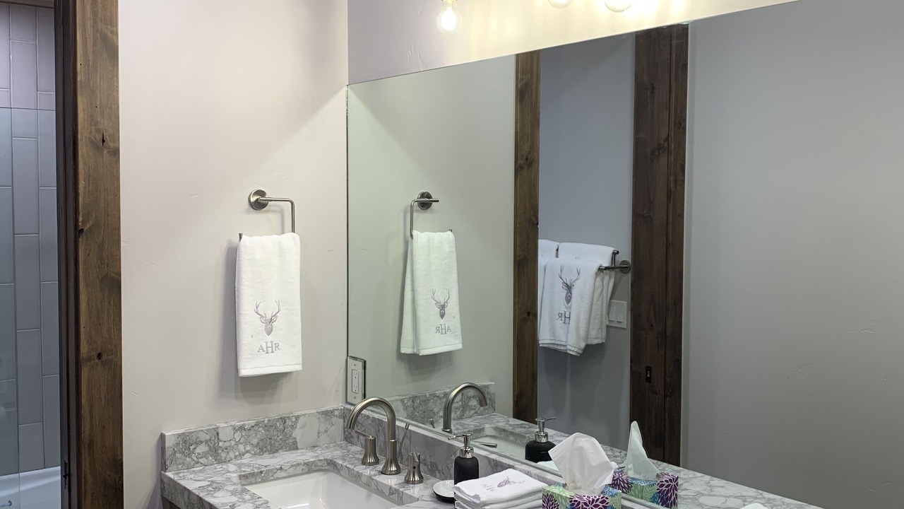 Photo of Bathroom in Island Park