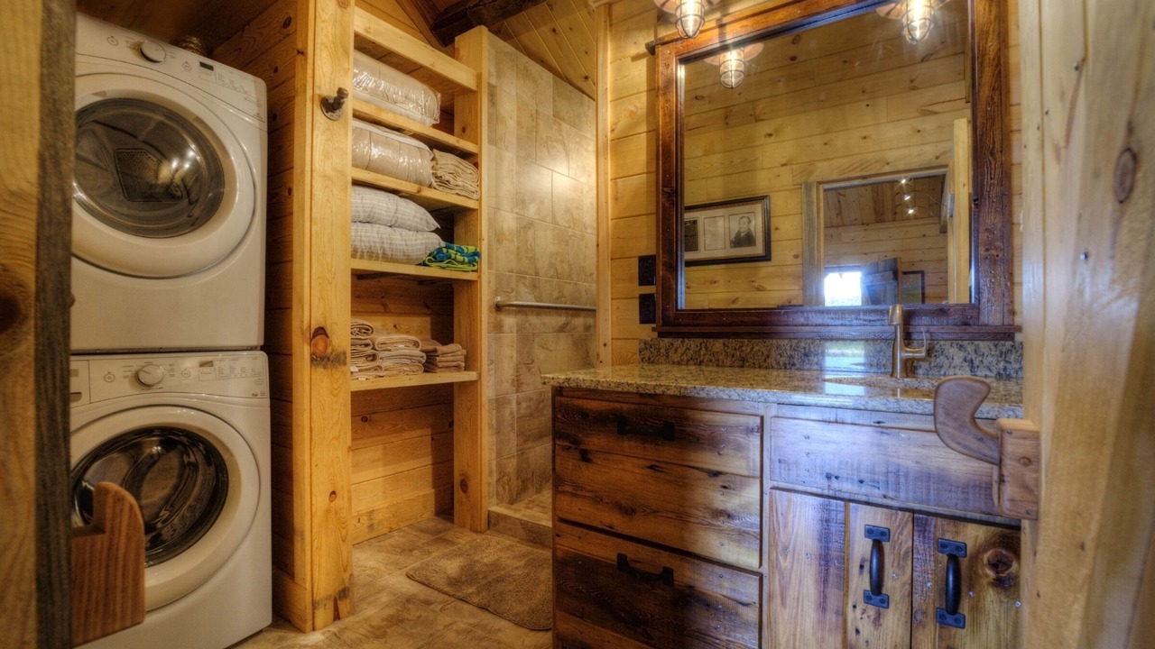 Photo of Bathroom in Colonial Pine Hills