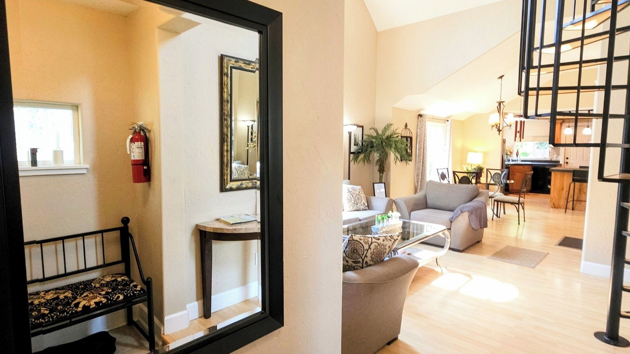 Photo of Livingroom in Garden District