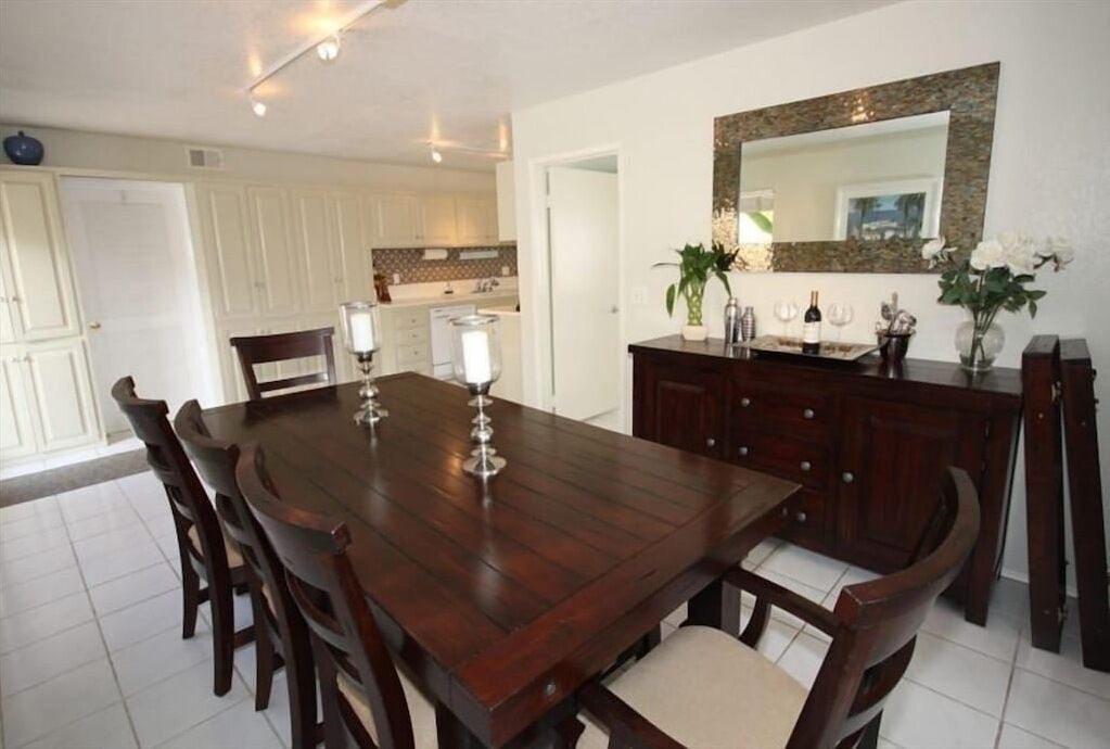 Photo of Livingroom in North Pacific Beach