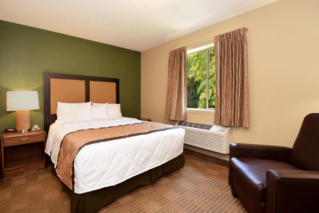 Photo of Bedroom in Summit Station
