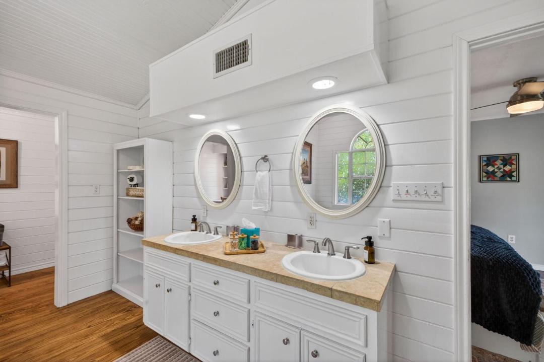 Photo of Bathroom in Oakland