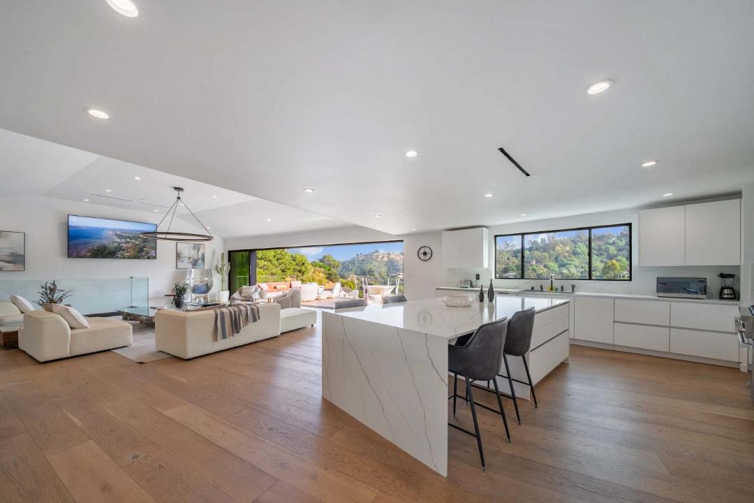 Photo of Others in Hollywood Hills West