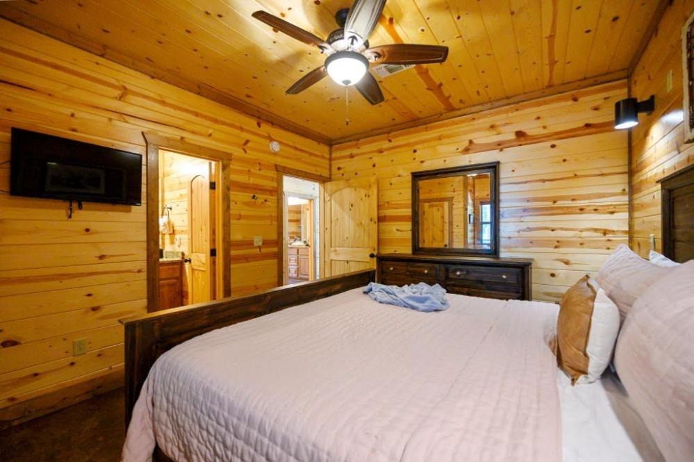 Photo of Bedroom in Hochatown